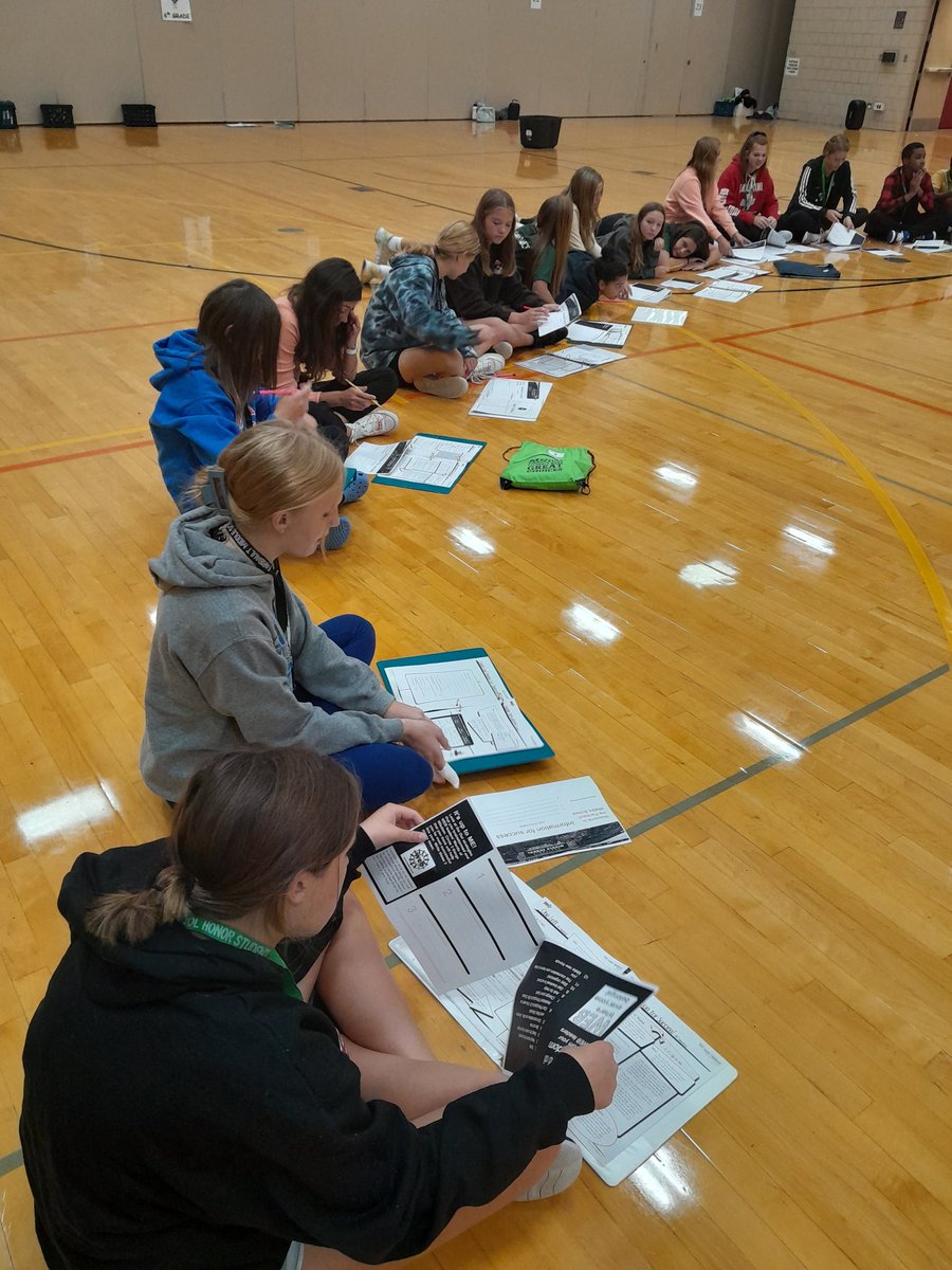 FMS 8th Grade Web Leaders were hard at work this week as they prepared for the exciting return of our students. #wearefaribault #LeadingRight