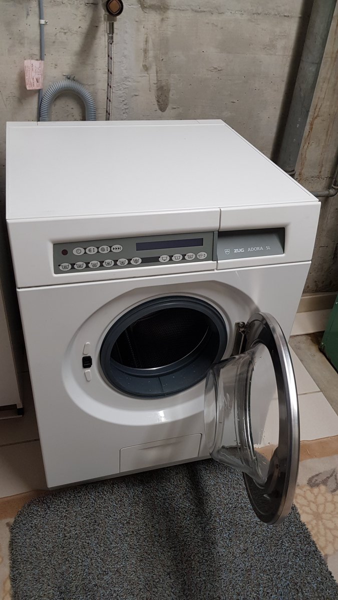 WernerFuchs_CH's tweet photo. Zudem, welche neue Maschine hält noch 23 Jahre und bei welcher gibt es noch Ersatzteile? So viel besser beim Energie- und Wasserverbrauch wurden neue Waschmaschinen nicht. Je nach Programm 0.1-1.8kWh.
#Vzug #AdoraSL253 von 1999. #ReparierenNichtWegwerfen, #GraueEnergie sparen. https://t.co/LH91VdcPIx