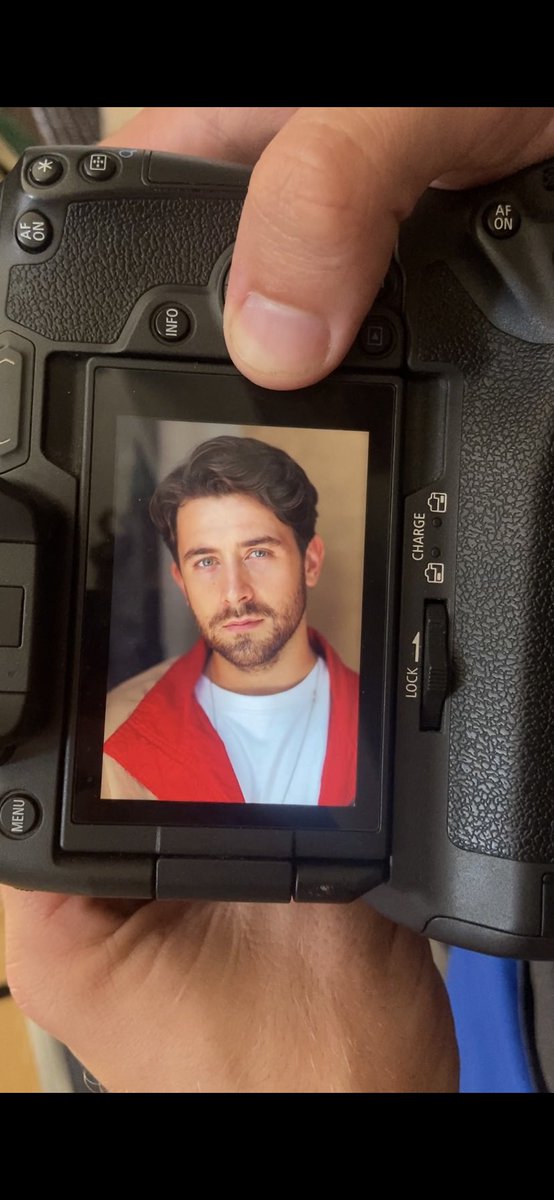 Liam_mchugh_'s tweet photo. Having your portrait taken can sometimes be stressful but @CHeinrichPhoto is top draw.
Great atmosphere, great music, great chat, great human. https://t.co/XR6UboF2hh