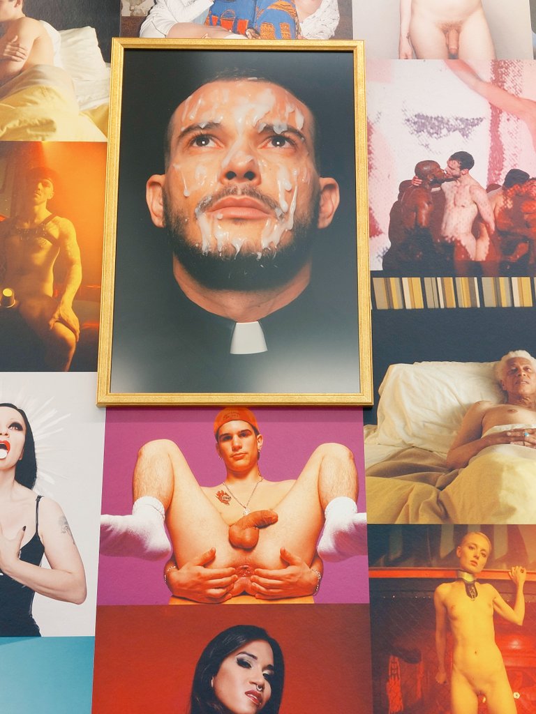 fLuobLack77's tweet photo. Thursday a went to Fixations in Casstl. An exhibition by Jonathan Johnson in collaboration with Bruce Labruce. Sen (x) sueel.
#JonathanJohnson #BruceLaBruce #Fixations #Casstl #Senxsueel https://t.co/QGrSQfFSvn