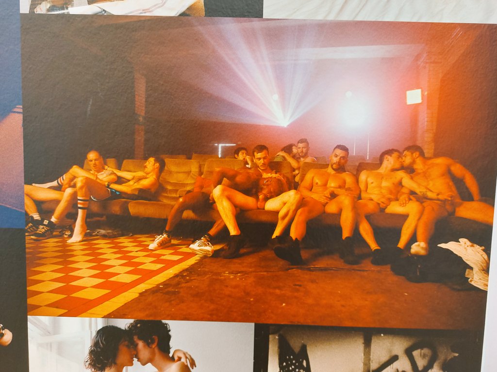 fLuobLack77's tweet photo. Thursday a went to Fixations in Casstl. An exhibition by Jonathan Johnson in collaboration with Bruce Labruce. Sen (x) sueel.
#JonathanJohnson #BruceLaBruce #Fixations #Casstl #Senxsueel https://t.co/QGrSQfFSvn