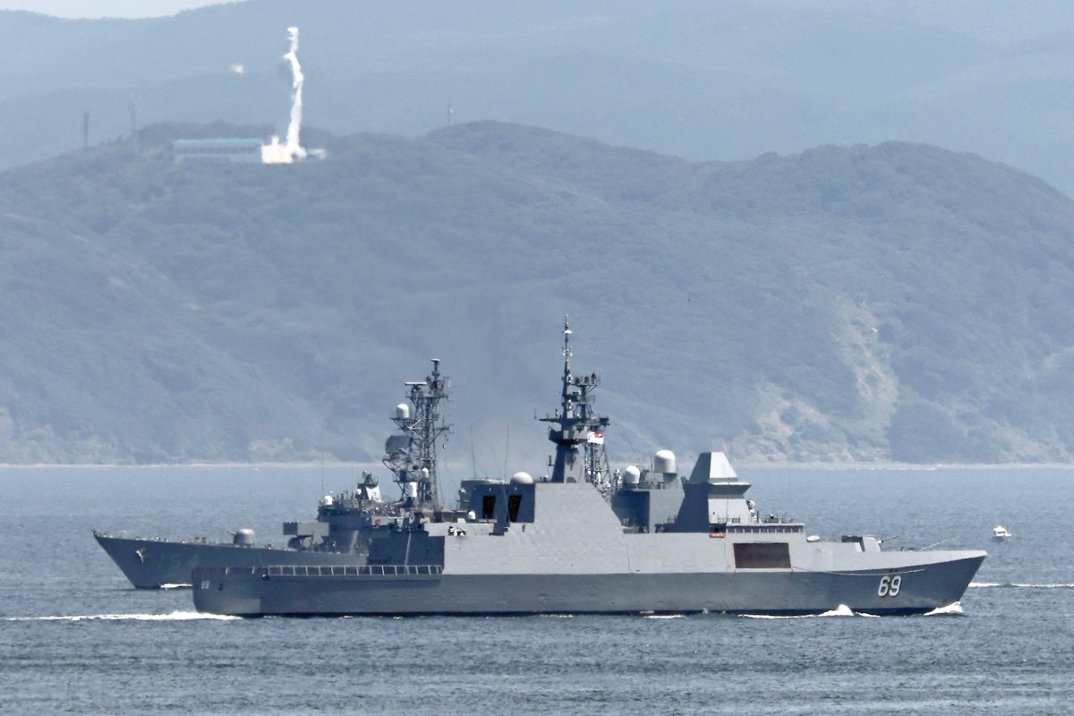 WarshipCam's tweet photo. Republic of Singapore Navy Formidable-class frigate RSS Intrepid (69) leaving Yokosuka, Japan - August 27, 2022 #rssintrepid
* photo courtesy of @naowata2011 https://t.co/Q12wZdAwbq