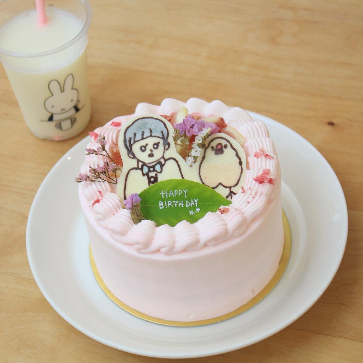 「子の6歳の誕生日パーティーをしました。今年はけーきちゃんのケーキを作ってもらいま」|emiのイラスト