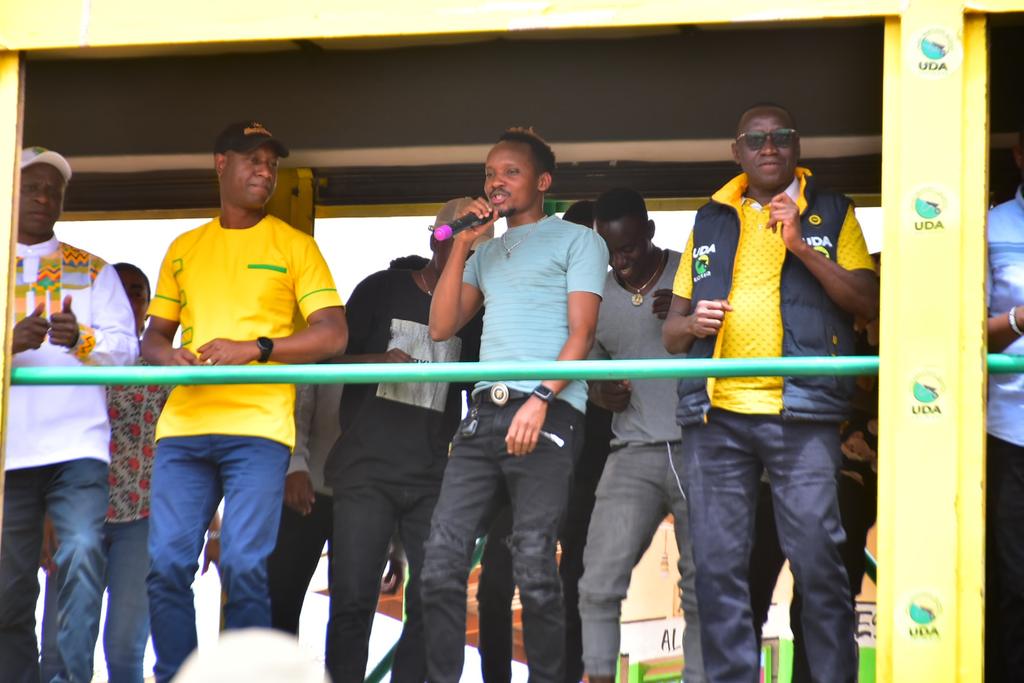 Sam_Lulli's tweet photo. Gov. Jonathan Mueke joined Hon. Charles Nyamai during his last lap campaigns in Kwavonza and Kanyangi Wards yesterday. #MajorBlue ✅ https://t.co/ysJxZHmM4c