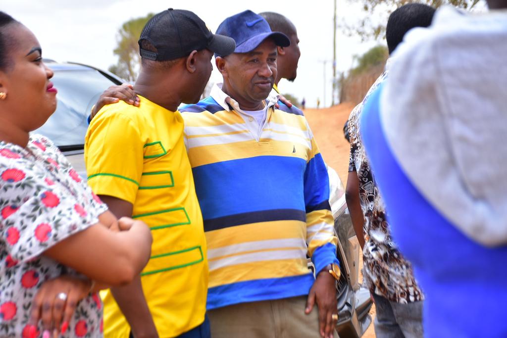 Sam_Lulli's tweet photo. Gov. Jonathan Mueke joined Hon. Charles Nyamai during his last lap campaigns in Kwavonza and Kanyangi Wards yesterday. #MajorBlue ✅ https://t.co/ysJxZHmM4c