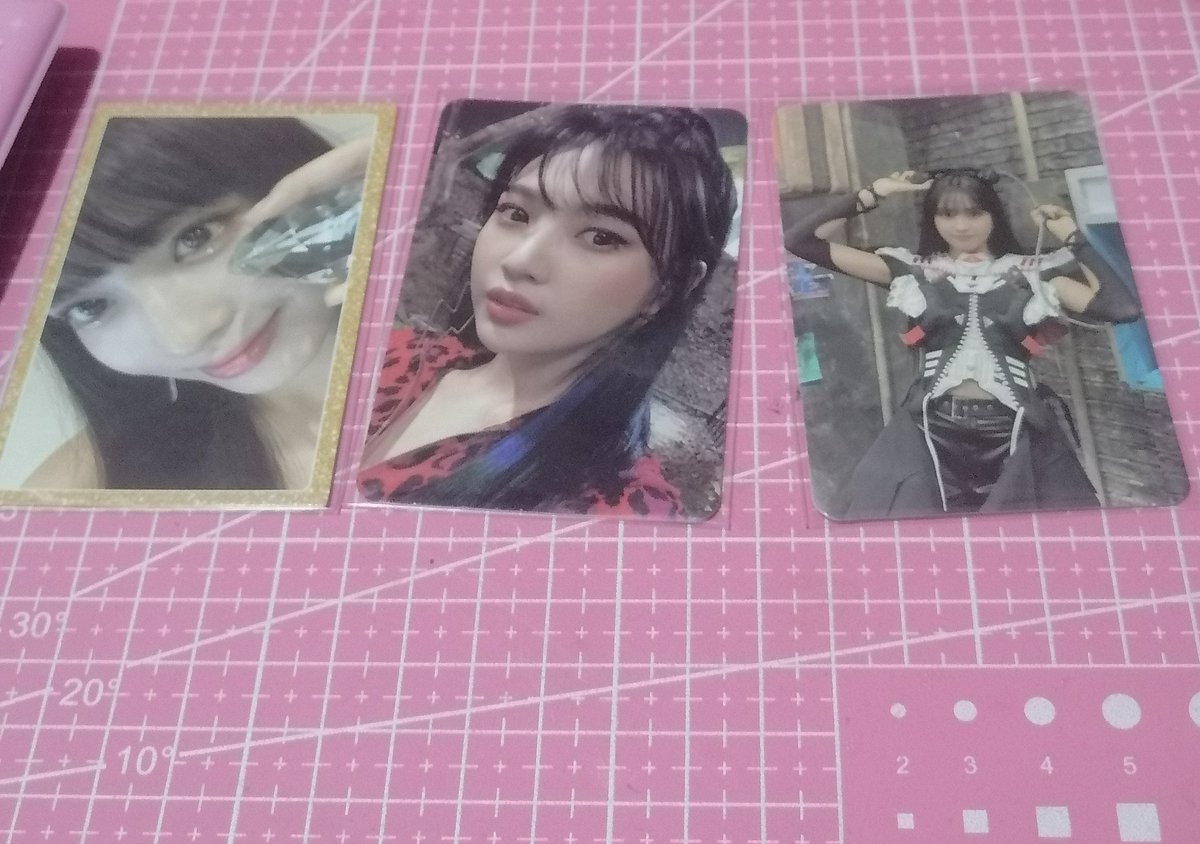 tokicartz's tweet image. wts lfb twice red velvet stayc gg assorted photocard tingi

medyo decluttering eto lang kaya kong i let go na pcs so far 😭

all r onhand and mint condi.

momo – 130
joy – 120 (same price i got it)
stayc yoon ar – 70

prio payo pero can do 50% dp rembal 3 days