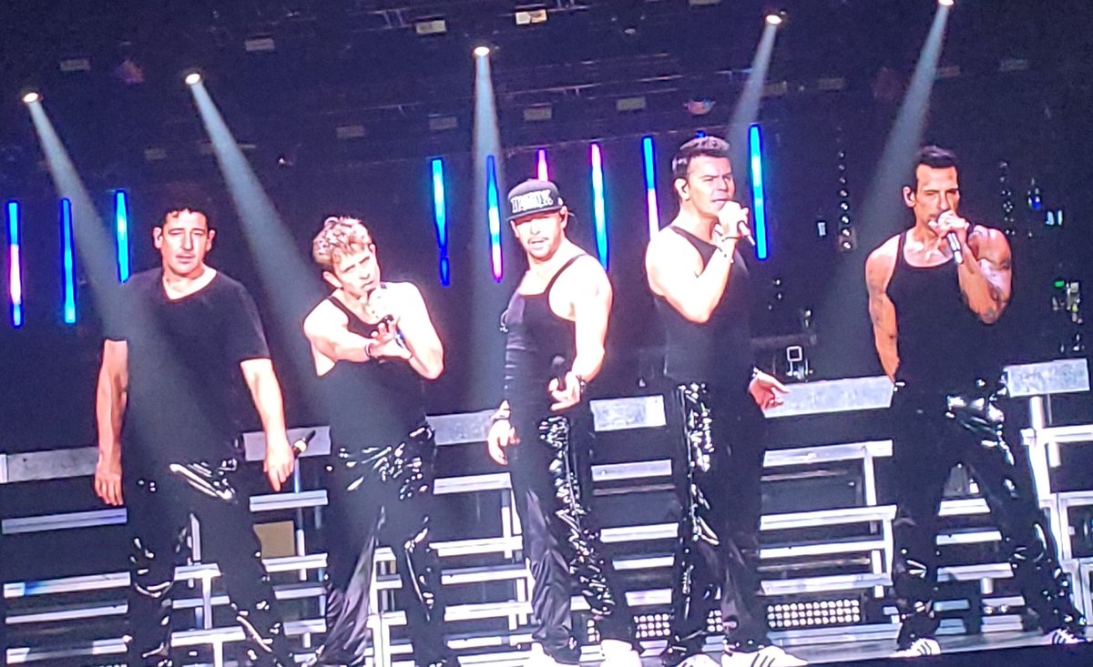 LauraDawson72's tweet photo. When you have concert withdrawal symptoms, you go thru your photo gallery & reminisce. Happy Saturday to our favorite #boysintheband. I love you @NKOTB ! #donniewahlberg #Jordanknight #joeymcintyre #jonathanknight #dannywood #bh4eva #pcd #NKOTB #mixtapetour2022 #grandrapids https://t.co/r11ANC1cAM