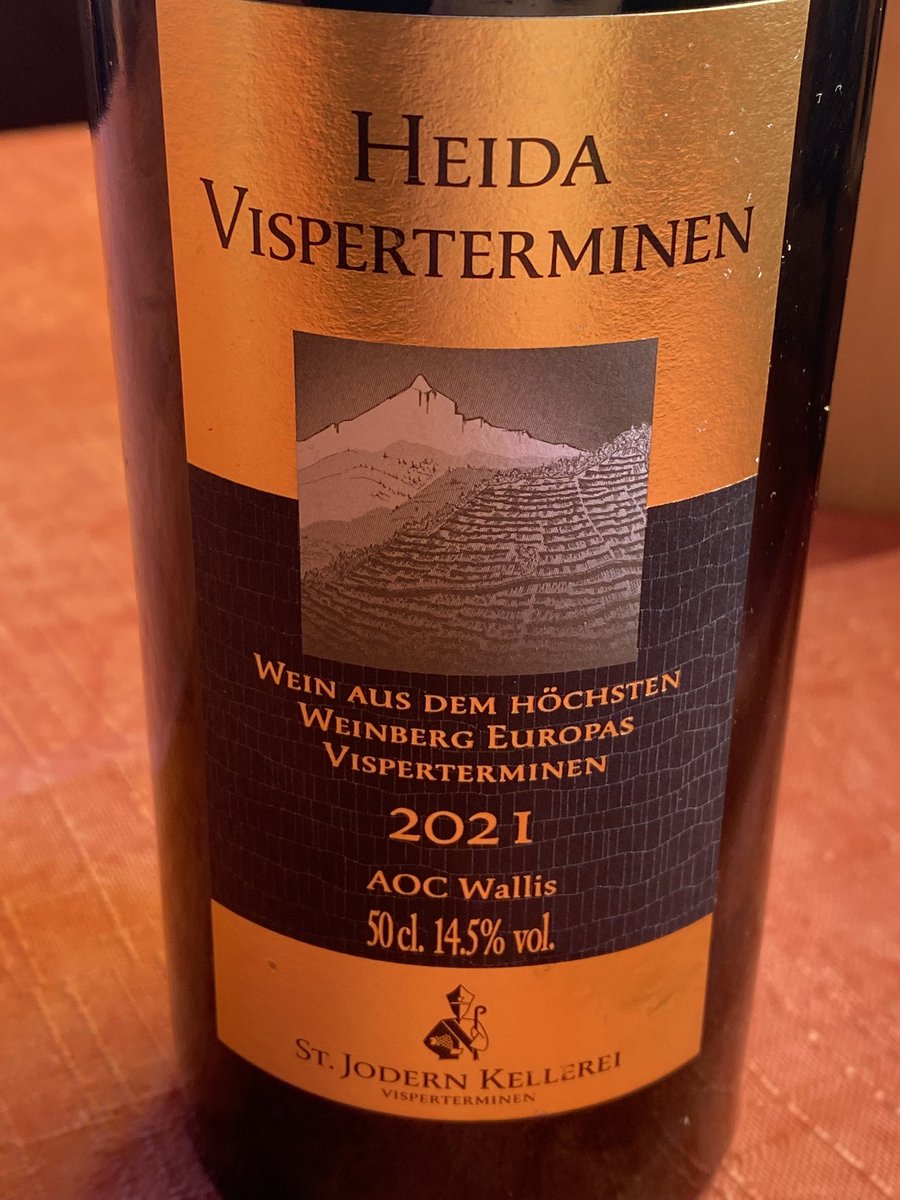 Heiterweiter66's tweet photo. Jetzt beim #heida 😎 handmade in Switzerland 🇨🇭🏔 - der 21er vom höchsten Weinberg Europas 14,5% wird dann wohl nur noch vom 22er übertroffen 😁 https://t.co/NKFJI8YMBu