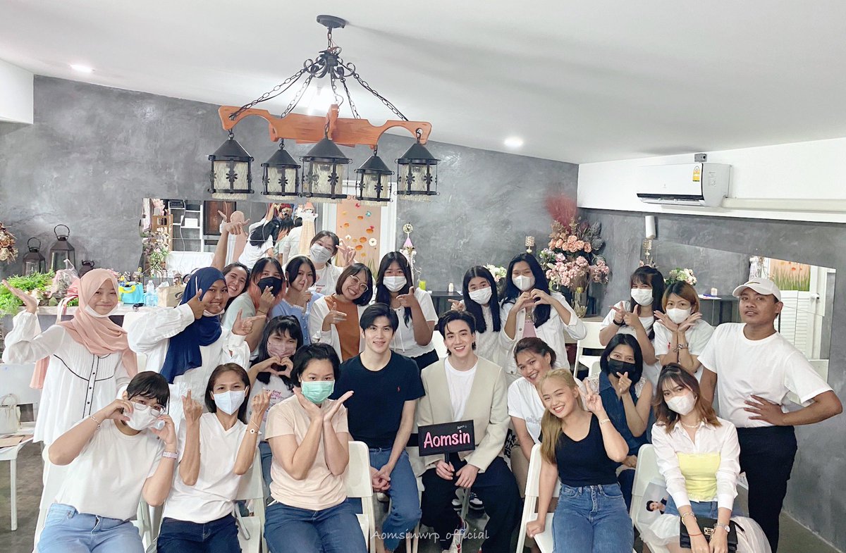 aomsinwrp_club's tweet photo. วันนี้ทางทีมบ้าน Aomsinwrp_official ขอบคุณแฟนคลับทุกคนที่มาหาพี่ออมสินนะคะ ปีหน้าเจอกันใหม่น๊าาาา 🙏🤍

(หากวันนี้ทางบ้านได้ทำอะไรผิดพลาดไปต้องขออภัยไว้ ณ ที่นี้ด้วยนะคะ) 
#AomsinmeetingDay
@aomsinwrp https://t.co/ecbqcLYfj4