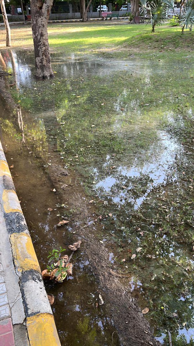 Aarohig29274661's tweet photo. @MunCorpGurugram @OfficialGMDA @cmohry @PMOIndia we residents of Palam Vihar had no water for 5 days, just today we received supply and the RWA of E block Palam Vihar is wasting water like this. This is not acceptable, despite a warning from mcg they continue to waste water. https://t.co/cUBtHpa4Pc