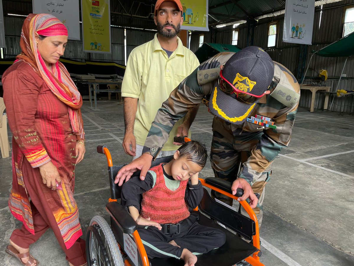 PRODefSrinagar's tweet photo. Six day Artificial Limb Fitment Camp organised by #IndianArmy and @SparkMinda foundation concluded on 27Aug. 350 people of #JammuAndKashmir benefitted from the camp.
@SpokespersonMoD @ChinarcorpsIA 
@ddnewsSrinagar @PIBSrinagar
@NorthernComd_IA https://t.co/yYx4fyGtfC