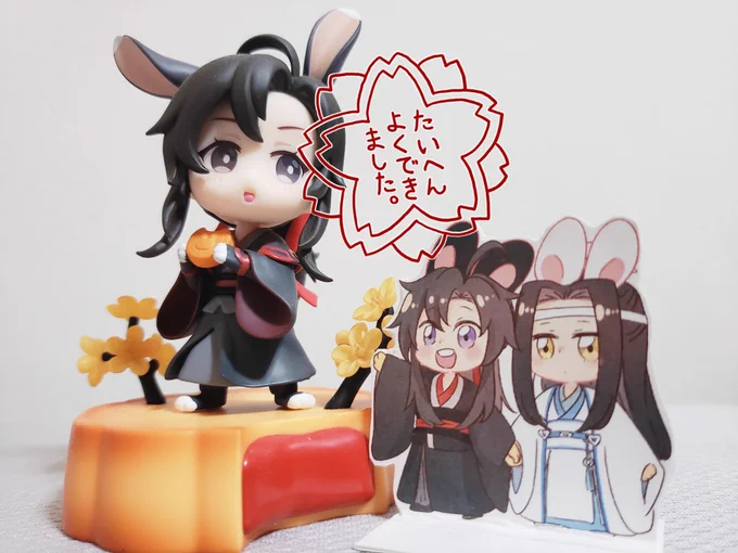 おでかけ用アクスタがないので紙で急ごしらえしたよ 