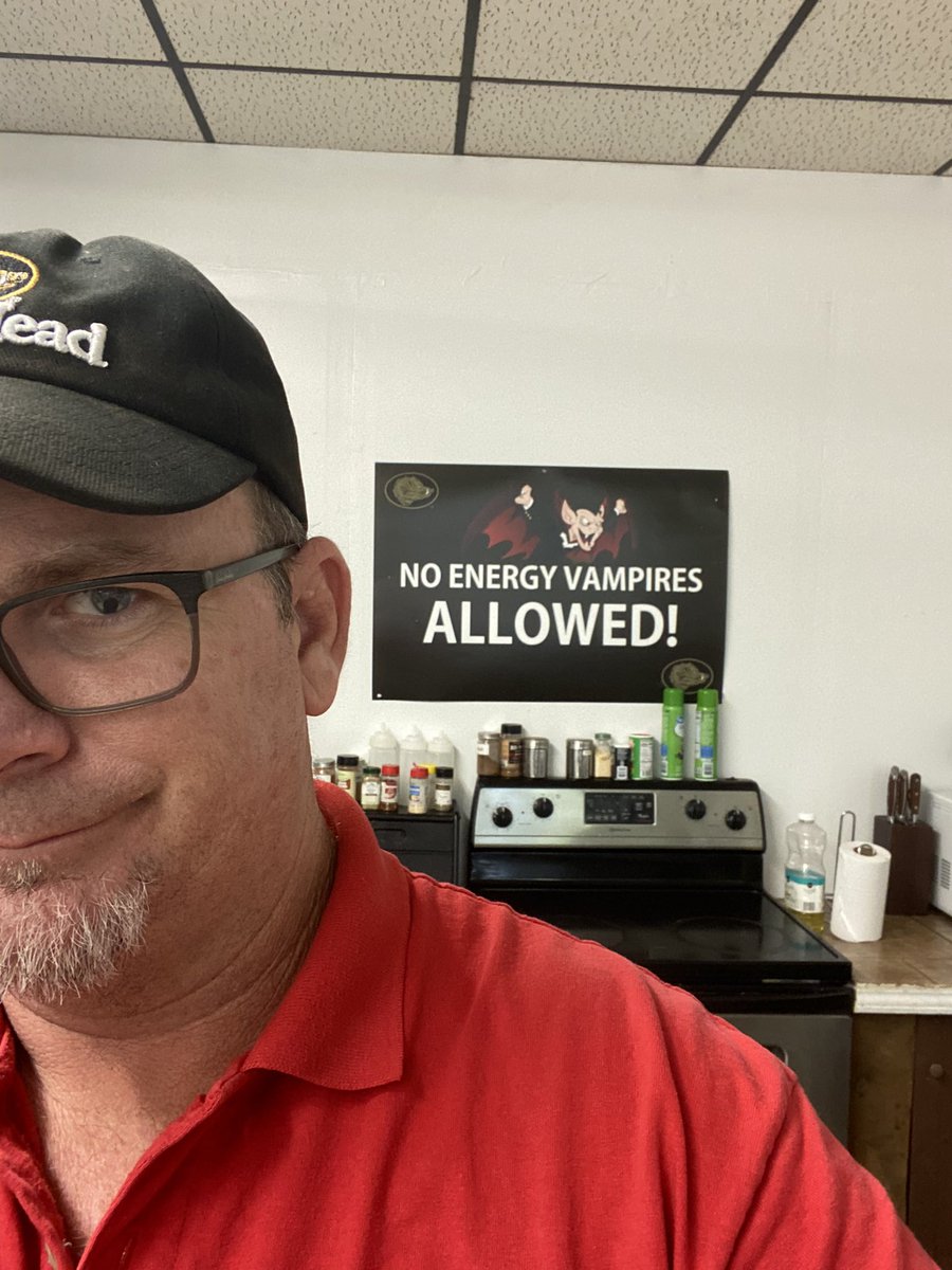 GaryJames041's tweet photo. got me in Rally cap mode!! Still hodl’n till the hedgies get rekt and I’m either ultra wealthy, or broke! All the same to me. Sorta 😉😉😎😎👲👲 https://t.co/zAFR1V4q9G