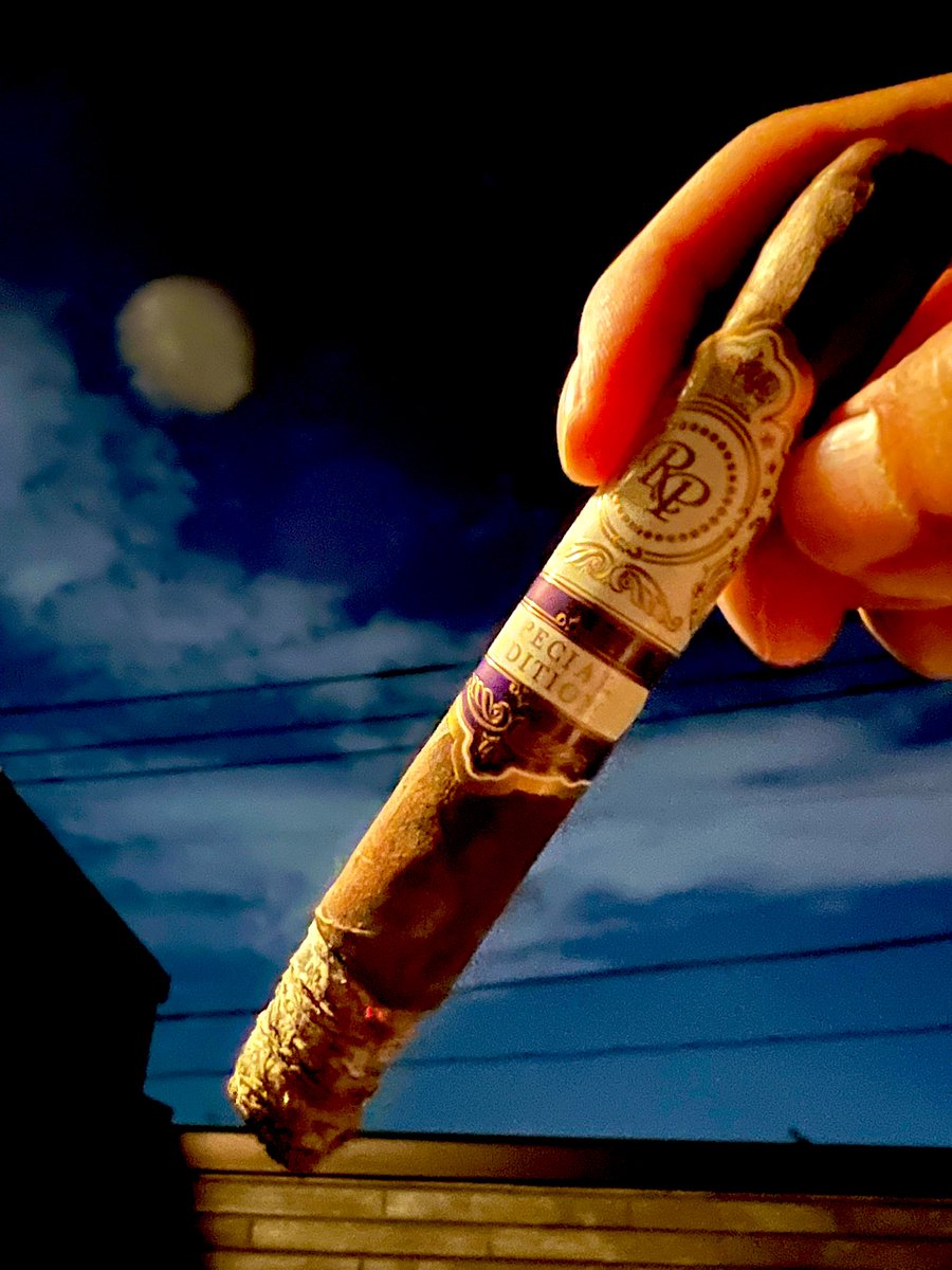 hiro_shi_05's tweet photo. ROCKY PATEL / ロッキーパテル スペシャル エディション コロナ ゴルダ

#ロッキーパテル 
#RockyPatel 
#葉巻 
#cigar 
#コロナ 
#ニカラグア https://t.co/LxfwHQ1HKw