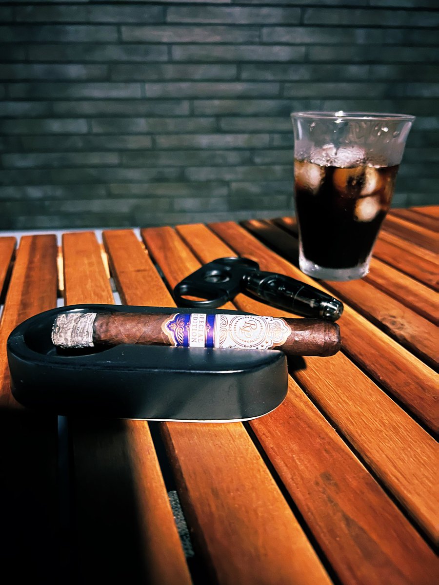 hiro_shi_05's tweet photo. ROCKY PATEL / ロッキーパテル スペシャル エディション コロナ ゴルダ

#ロッキーパテル 
#RockyPatel 
#葉巻 
#cigar 
#コロナ 
#ニカラグア https://t.co/LxfwHQ1HKw
