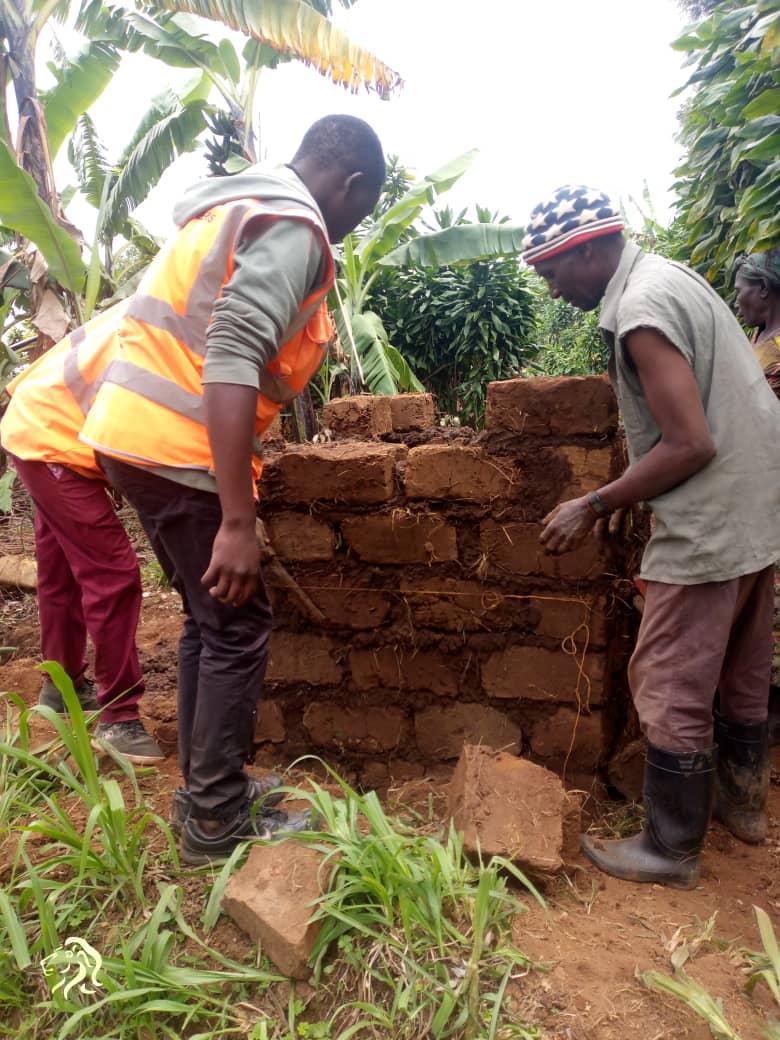 RutareRyvcp's tweet photo. Uyu munsi tariki ya 27/08/2022
Urubyiruko rw'abakorerabushake ba @rutare twakoze umuganda wo kubakira umuturage ubwiherero dufasha n'abaturage kwikingiza COVID-19
@GicumbiRyvcp 
@enganeyezu https://t.co/pBTeSAB2W4