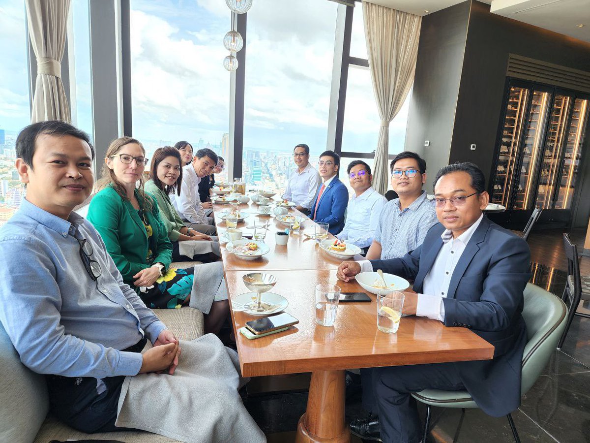 RoVannak's tweet photo. I appreciate American education system, generating its soft power and attracting young Cambodian to make American interest relevant in the kingdom. https://t.co/vnfGS7B3dY