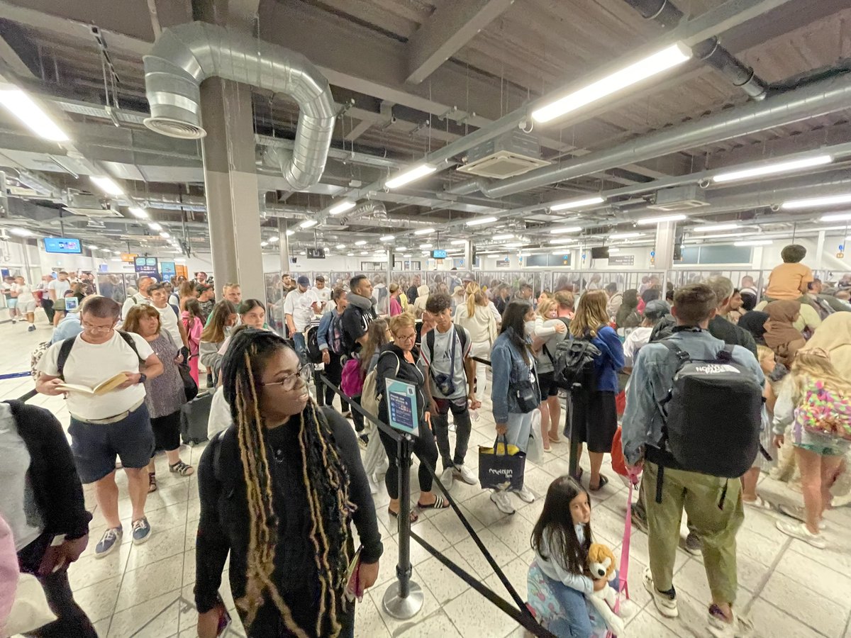 Dear <a href="/easyJet/">easyJet</a> .  After last night’s experience <a href="/LDNLutonAirport/">London Luton Airport</a> - which is quite possibly the worst in the world- I choose not to fly your airline again. There’s nothing quite like lining up for an hour at immigration after midnight!