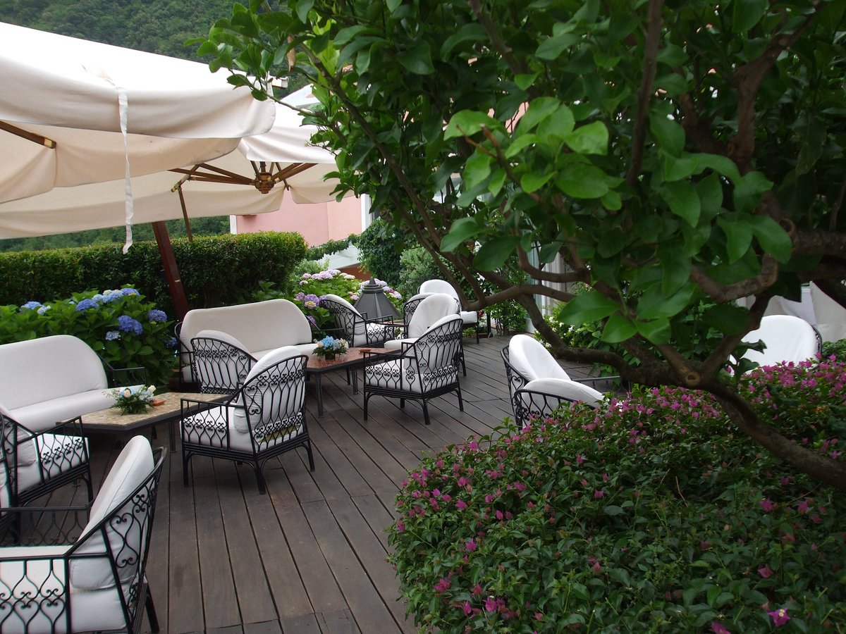 LocandaMonache's tweet photo. Our patio is the ideal place to enjoy an amazing gourmet break! #LuxuryHotel #Maratea #italianbreak #weekendvibes #Basilicata #August #27Agosto https://t.co/Ph7xdFpDyL