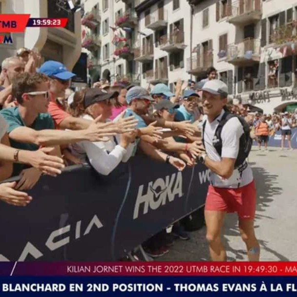 CliniqueCoureur's tweet image. Un temps record pour @Mathblanchard_ !!! 
Il arrive en 2e position juste après @kilianj  💗 

Quel exploit! Nous sommes fiers de lui ! Il a passé la ligne d'arrivée en 19:54:50! 😻💥🎊🎉

#UTMB2022