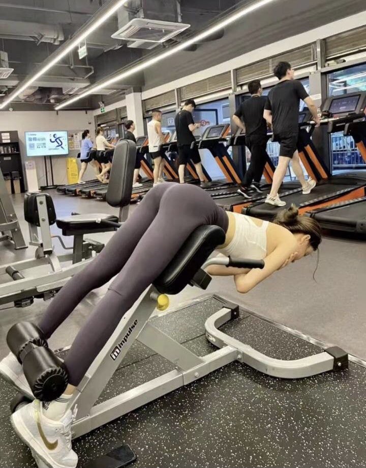 hhh16438's tweet photo. 是不是男人都喜欢这个姿势呢……嘻嘻😁 https://t.co/2KYBATwVlX