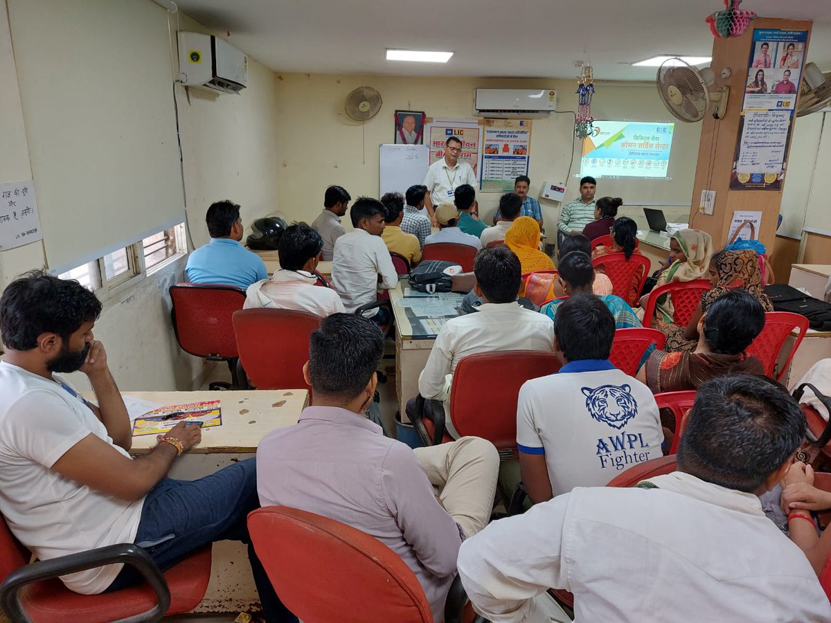 KesharKhan4's tweet photo. CSC VLEs insurance training provided by LIC,Dholpur .
#beemagram 
@CSCegov_ https://t.co/rIt4ZhmXqx