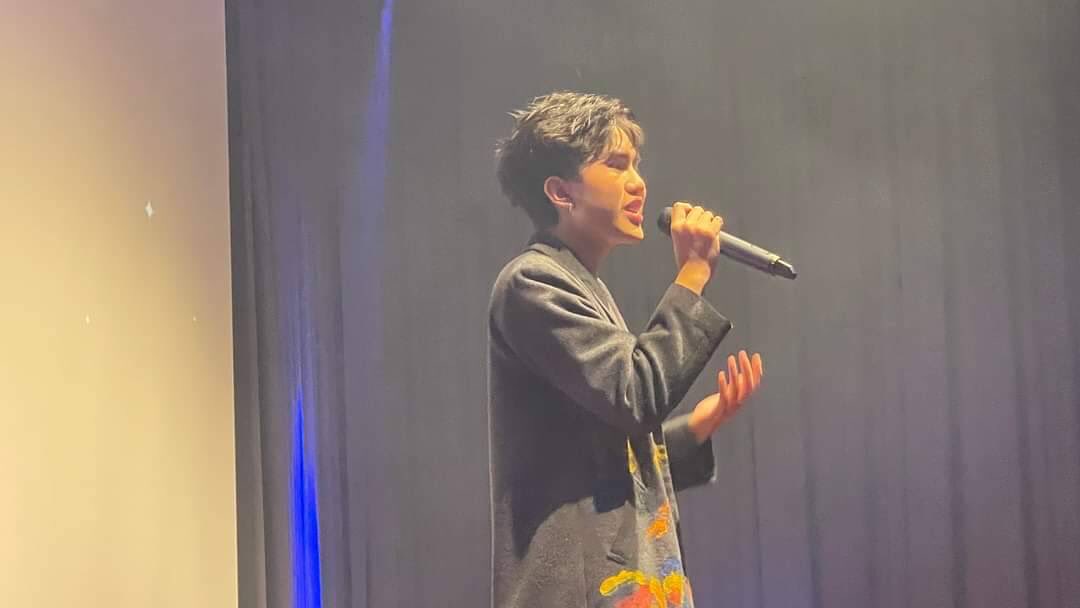 t_phukrit's tweet photo. จัดมา1รางวัล..ขวัญใจB9MUSIC 😘😘
เวที #B9ThailandSingingContest2022

#ล็อตเต้ภูกฤษ #t_phukrit
#ล็อตเต้ATP2022
#ATP2022
#ArtisttrainingProject
#GrammyVocalStudio
#GMMGRAMMY https://t.co/AngTdbOd2V