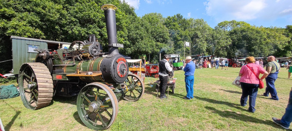MattwicksBMR's tweet photo. A few photos mix of vintage rolling stock, historic vehicles, tractors, bikes, and some good food.
#IsleOfWight #IslandSteamShow #IWSR #Calbourne #SouthernRailway #TractionEngine #VintageCars #Havenstreet #Calbourne #Smallbrook https://t.co/vqmBsoXVcu