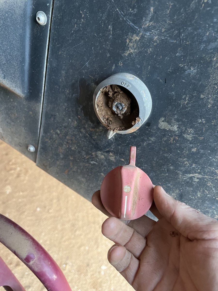 SpringfieldGren's tweet photo. That is most annoying, yes it is stuck on off.    🤬.       #timetospray https://t.co/dArwOwaznj