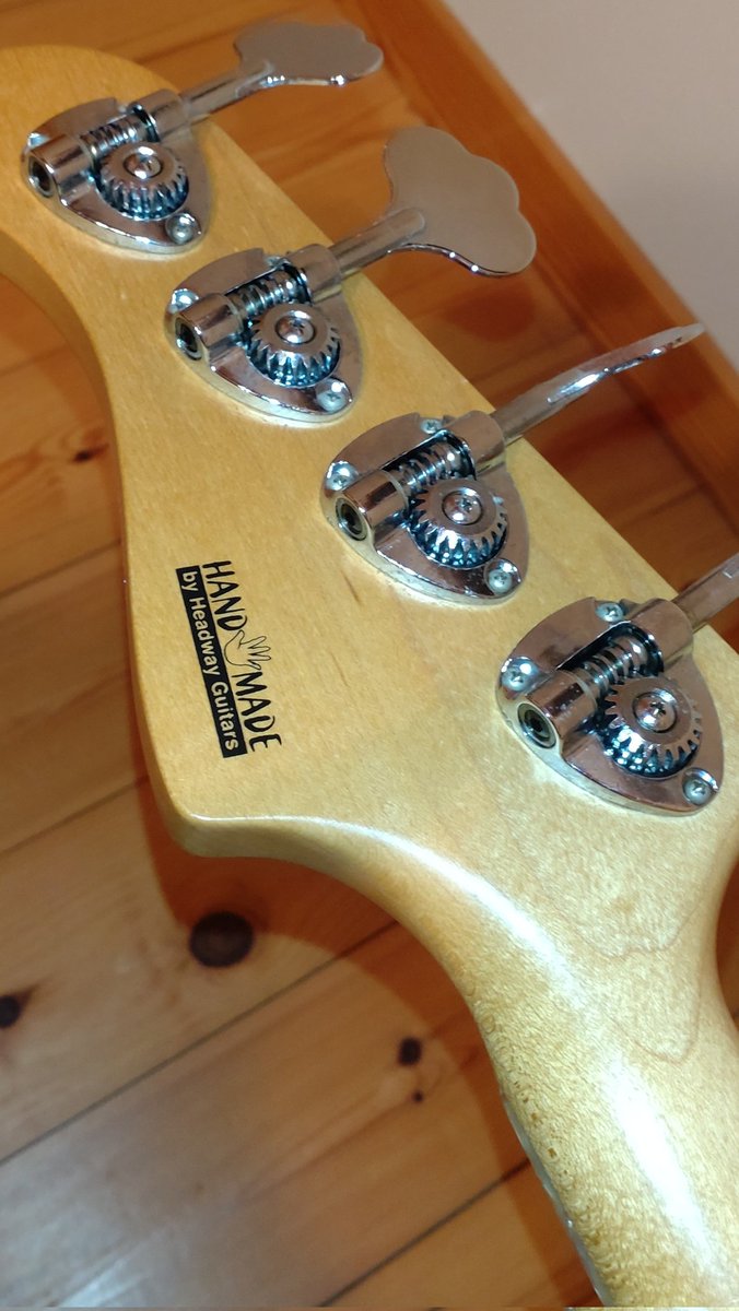 shin_ichi_ro_K's tweet photo. この目立たないロゴが好き
#bacchusbass
#deviser
#standard4
#相棒
#やおら二十年の付き合い? https://t.co/hn5LbEn9LH