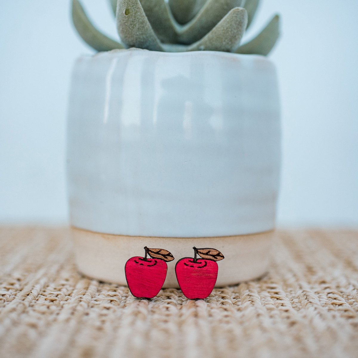 BrikStoneSlate's tweet image. Hand Painted Apple Wood Studs brikstoneslate.com/products/apple… $14 #silverplatedfindings #studs #wood #handpainted #hellohappinesswholesale