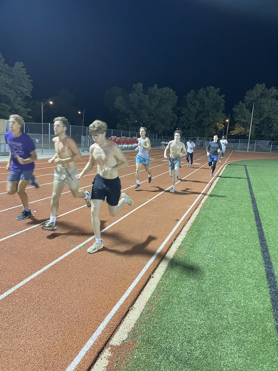 MacBulldogsMBB's tweet photo. Guys got it done today! #TimeMile #BulldogPride https://t.co/uQtSWeJ1Pr