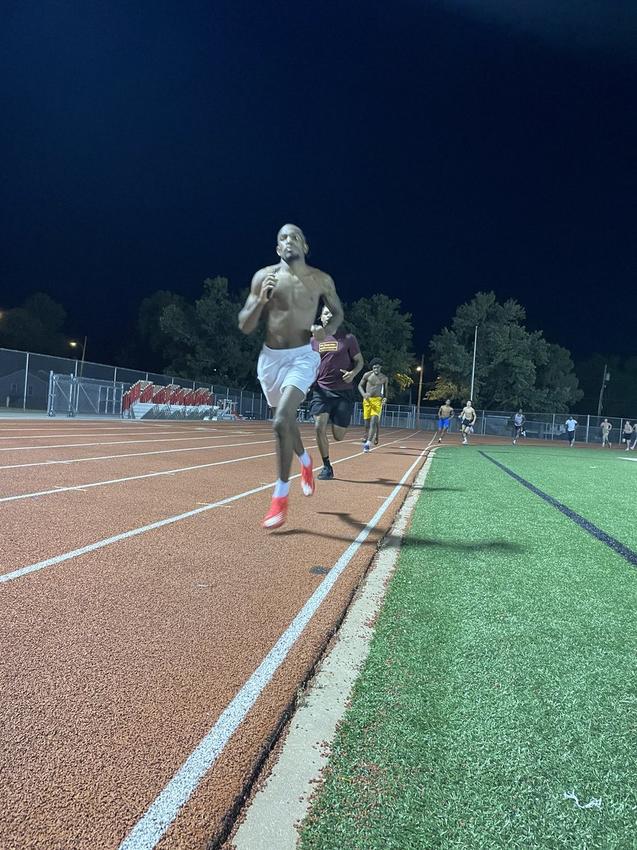 MacBulldogsMBB's tweet photo. Guys got it done today! #TimeMile #BulldogPride https://t.co/uQtSWeJ1Pr