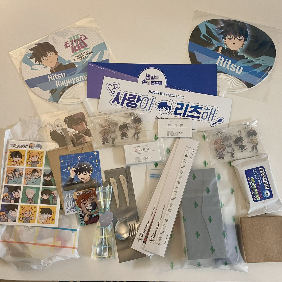 HBDritsu's tweet photo. 🥄전프레 및 굿즈 교환식도 무사히 이루어졌습니다!

오늘 밤 11시에
몹싸수학능력시험 - 카게야마 리츠 영역의
시험지가 올라갑니다! 함께 풀어보세요📝💙 https://t.co/fJPrHsQGcw