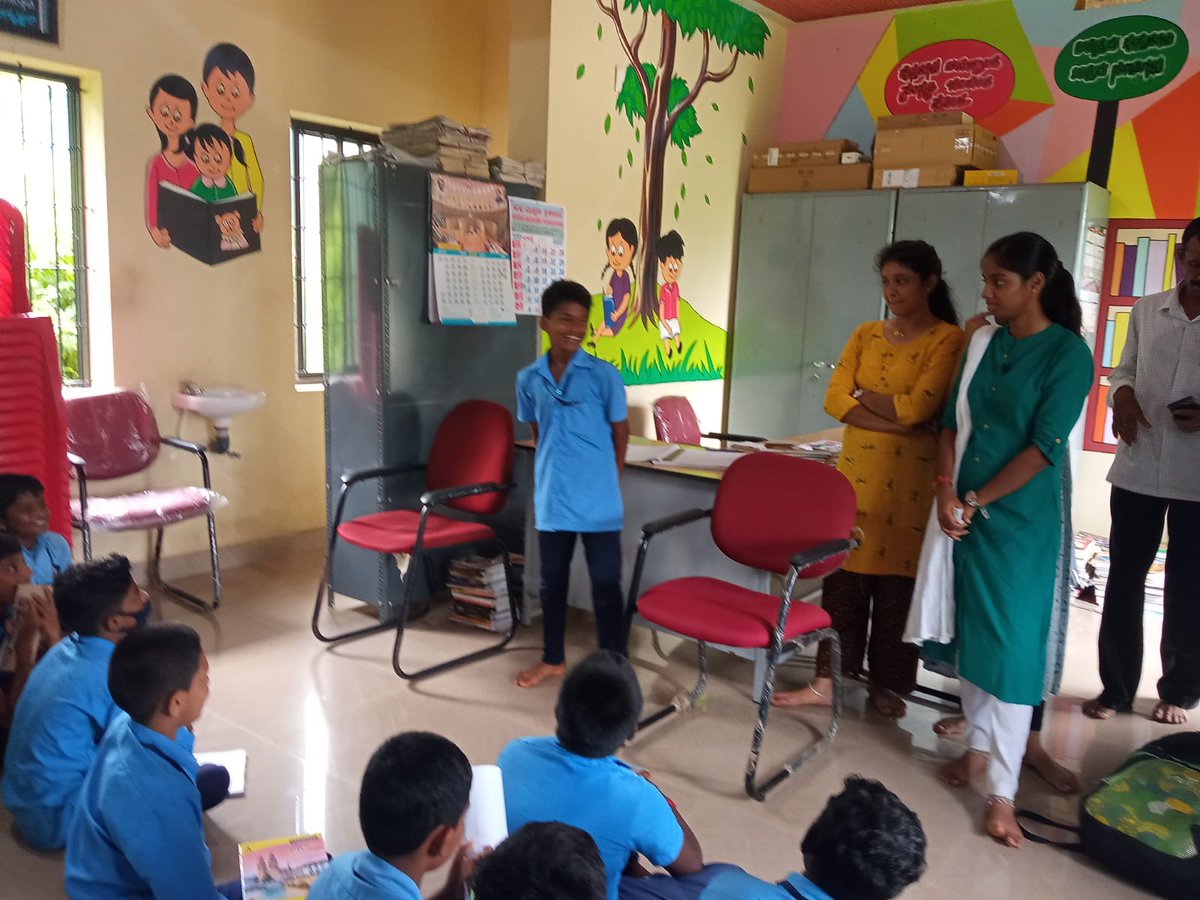 readingkafka's tweet photo. Mentoring of kids at this rural library in Dakshina Kannada! Thanks to college volunteers from Akanksha CT! #kidsinlibraries #volunteering https://t.co/qas0pjCcat