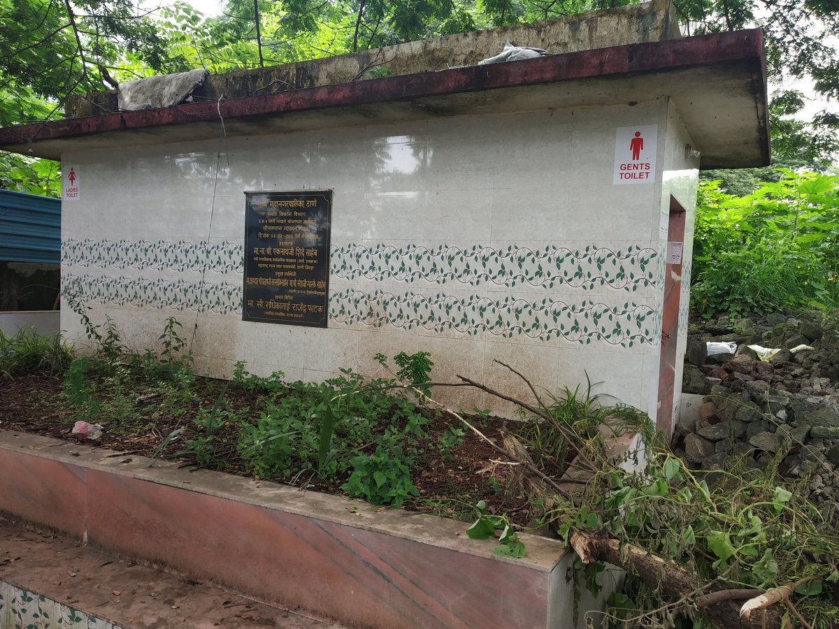 SachinKinare's tweet photo. Toilet closed in #chiefminister inaugerated by Shri #EknathShinde . Next to Bethany hospital, pokhran road no 2, need contractor to maintain all closed toilets for citizens https://t.co/fbc5E6ZOc1