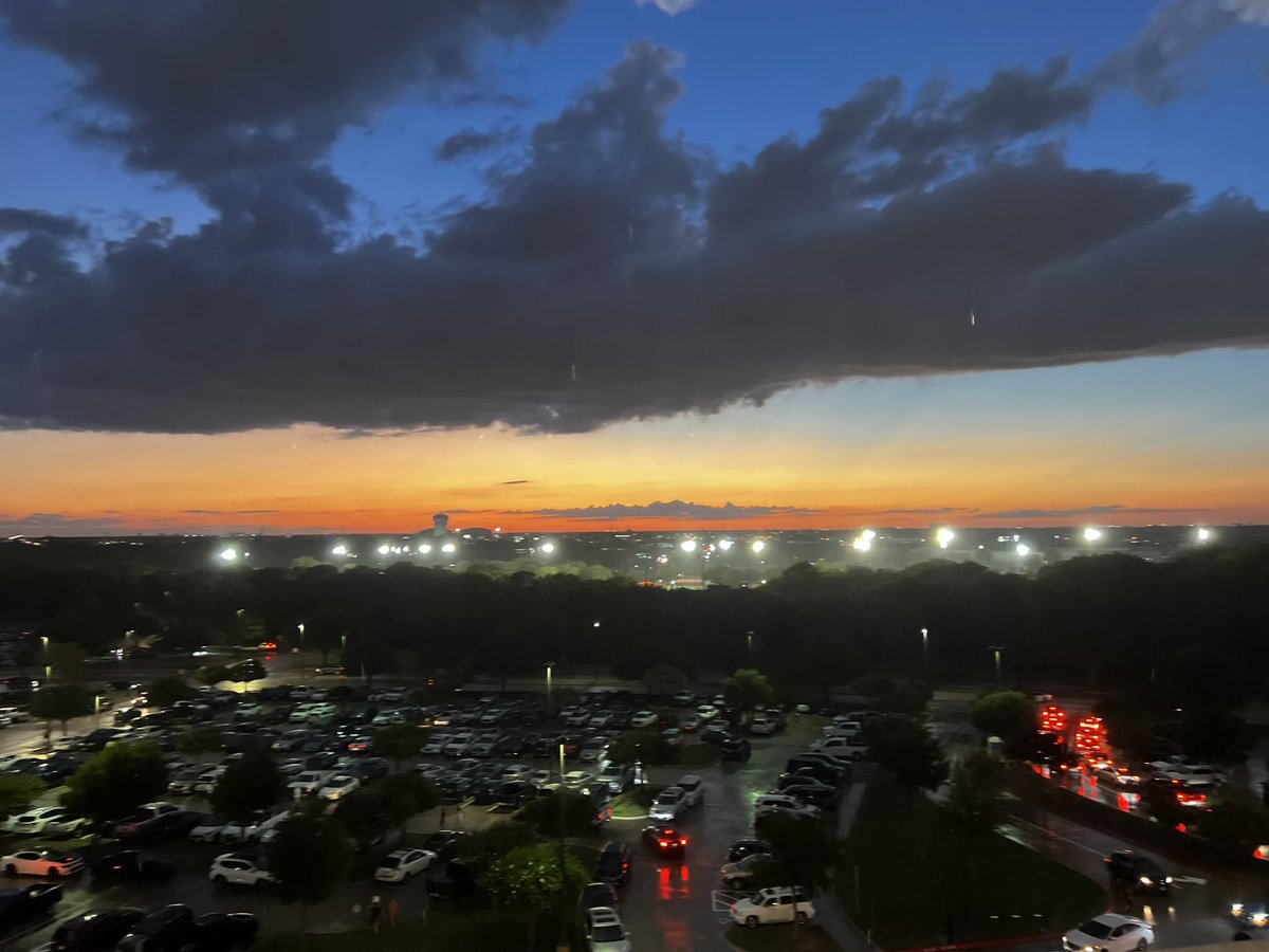 aggiewayne's tweet photo. #wfaaweather #FridayNightLights Some amazing weather at the Allen Eagle game last night. https://t.co/kP3HMnjo3D
