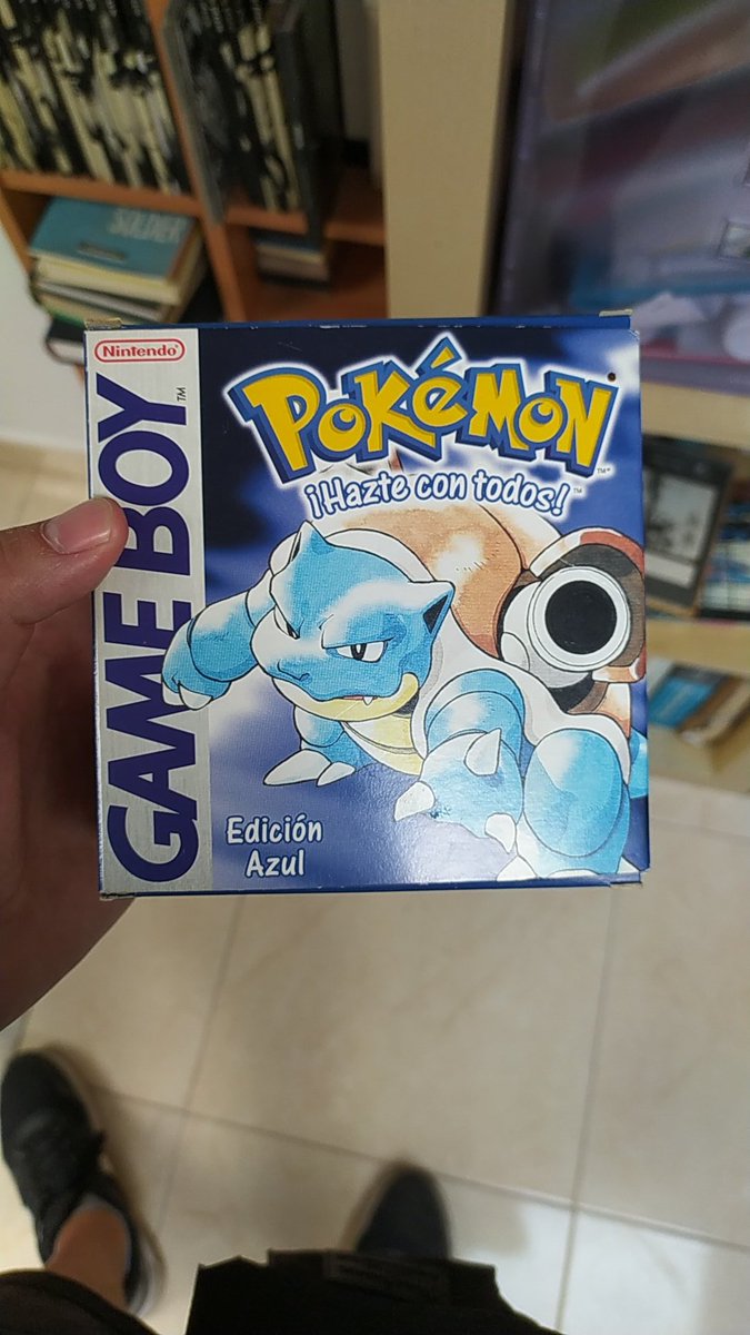 breakXedge's tweet photo. Un par de gemas en casa de mis padres. Demasiados recuerdos. #pokemon #gameboy #gameboycolor #coleccionista #pokemonazul #pokemonoro https://t.co/lrU3mByvmm
