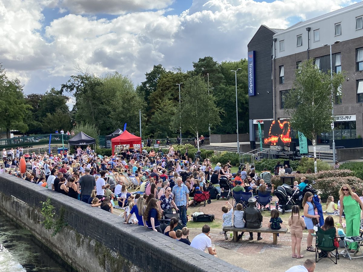 What a brilliant turnout for film 1 of 6 this weekend. #Encanto proving a massive hit. Thank you to @BreckCouncil, @ThetfordCouncil, @LightThetford and all the vendors for a great weekend to come. Don’t forget, the outdoor cinema at Riverside is FREE all weekend!