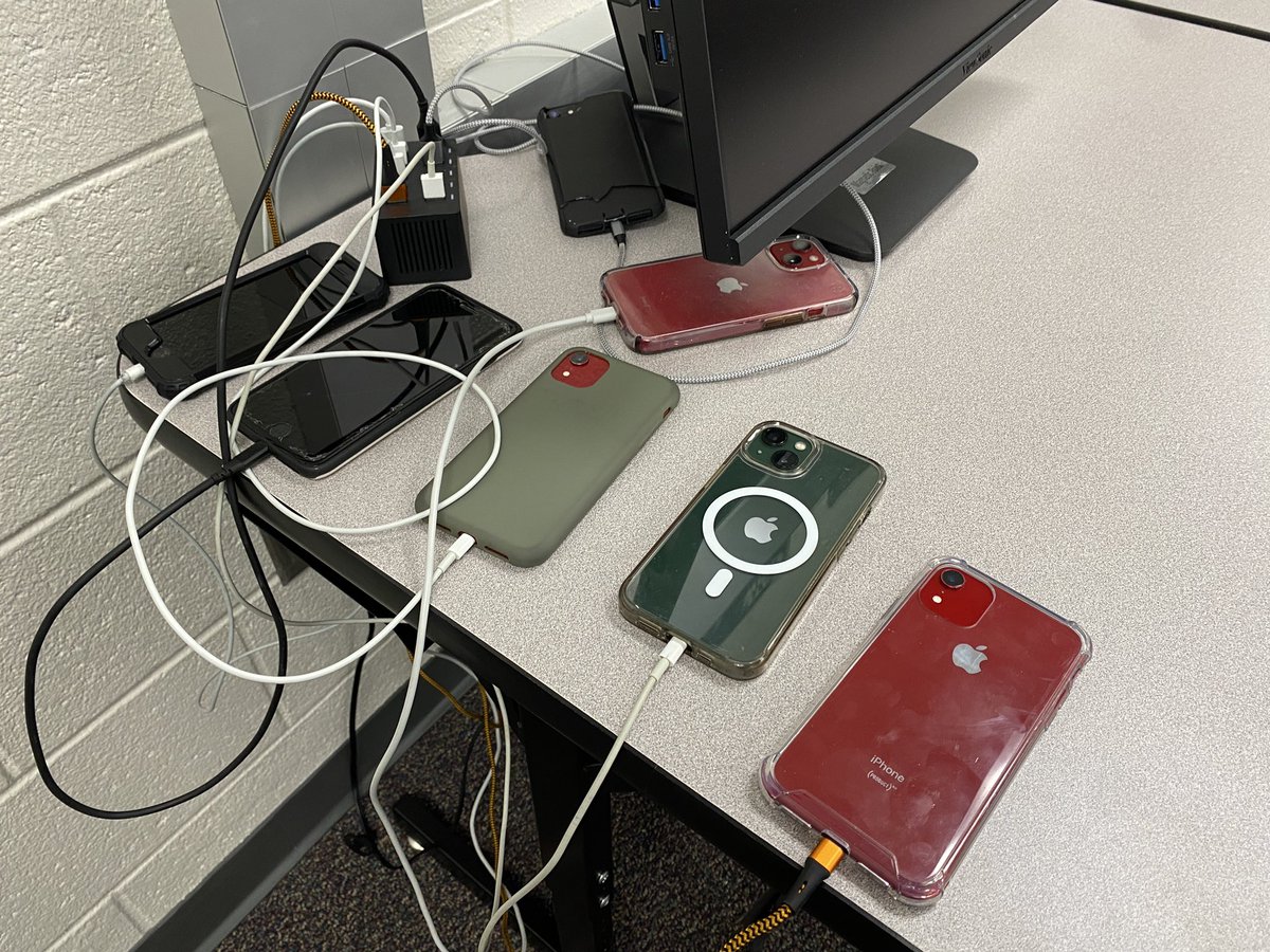 I started offering students a “free charge” when they refuse to put their devices away. It’s worked so well, now they ask me for a charge when they enter the class. They say it’s a “win, win”. I completely agree! #studentrelationships <a href="/SKG_Jaguars/">Seckinger High School</a> <a href="/CS4All_GCPS/">CS4All in GCPS</a> #classmanagement