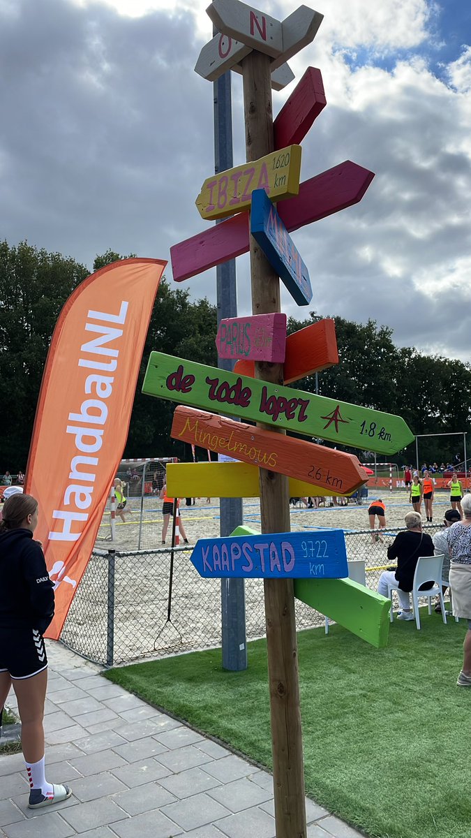 GerwinBruns's tweet photo. DTT Tennistoernooi &amp; NK Beachhandbal op ons tennis en beachpark 🏖 Stadskanaal. Vandaag &amp; morgen tennis en beachhandbal ! Genoeg wedstrijdenom te kijken met morgen de finales. Kom kijken 👀 het is prachtig weer ☀️😎 https://t.co/ngzxonosB2