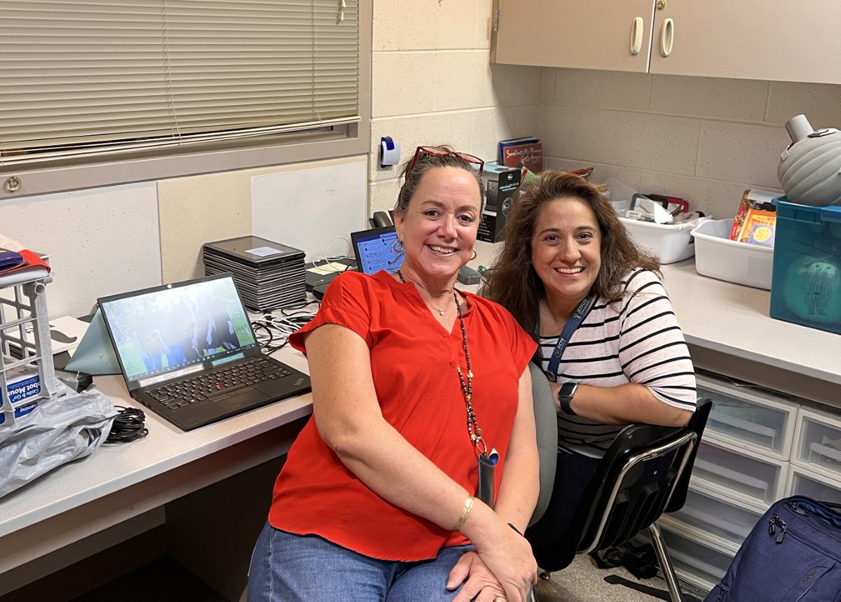 JeffcoIT's tweet photo. Out in the field at @MountCarbonES solving tickets, answering questions, and helping our amazing @JeffcoSchoolsCo instructional staff. Throwback to #jeffcofirstday https://t.co/N7519WJ4s1