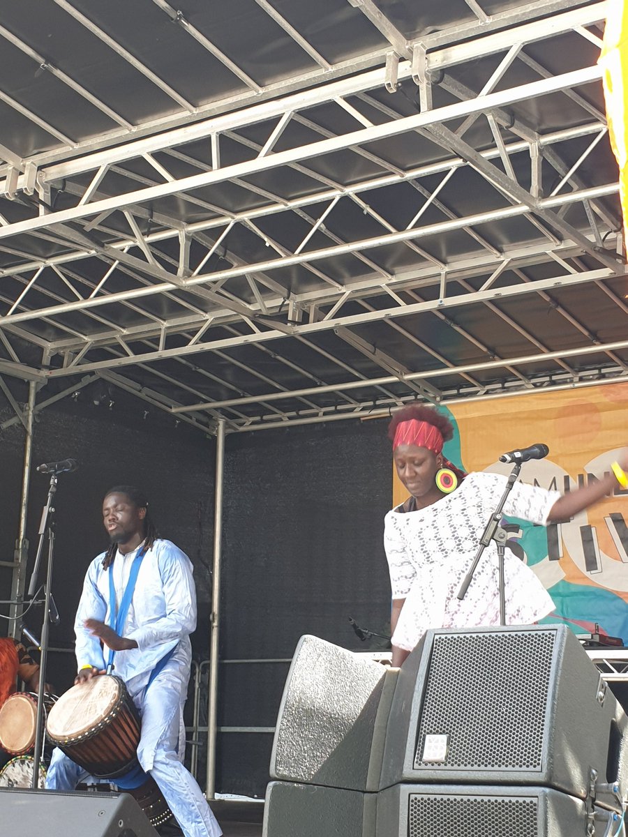 NewhamUnlocked's tweet photo. We've had some great performances from @sami_rhymes and @mohaguewel and up next is @EastLondonDance!
Come on down to Rathbone Market, we're here until 6pm! βοΈππ
#newhamunlocked #newhamumlockedfestival #newham #rathbonemarket #canningtown @NewhamLondon @rokhsanafiaz https://t.co/OpHrvqnWux