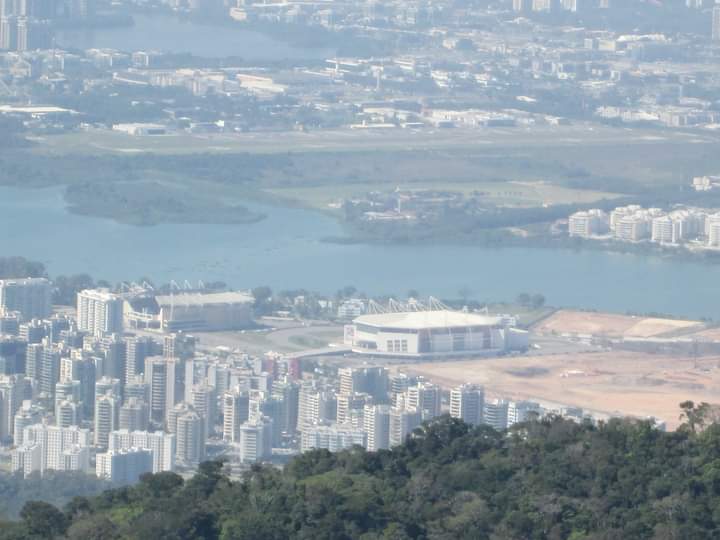 girocariocatour's tweet photo. Região de Jacarepaguá há alguns anos. Vista do alto da Pedra do Quilombo, Parque Estadual da Pedra Branca.
#girocariocatour #pedradoquilombo #jacarepagua #taquara #pepb #riodejaneiro #brasil #natureza #zonaoestecarioca https://t.co/4SvBrcB6Bc