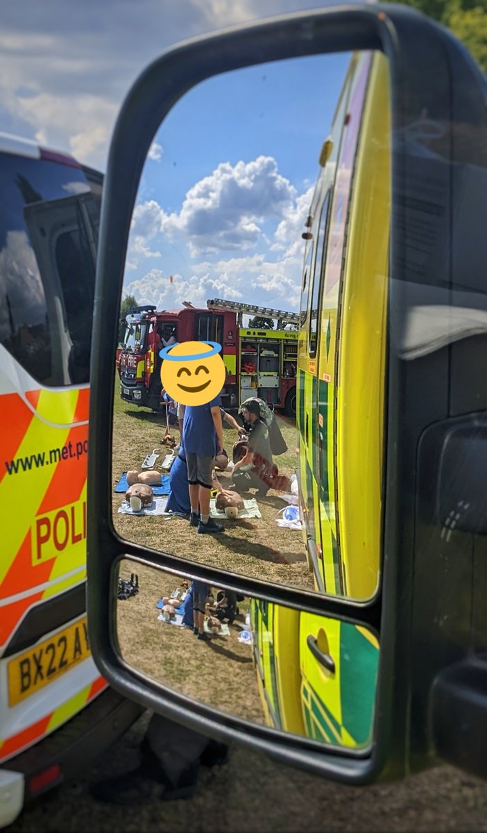 Today in Rockingham Rec Ground Uxbridge, <a href="/Ldn_Ambulance/">London Ambulance Service</a>, <a href="/LFBHillingdon/">LFB Hillingdon</a> and <a href="/MPSUxbridgeTC/">Uxbridge Town Centre</a> are hosting an open day! Come down to learn CPR and save a life 🚑🚒🚓 until 1600
