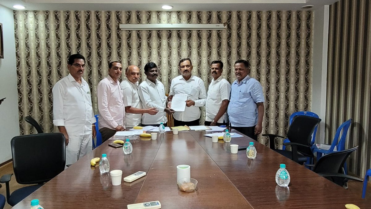 MRajkumarBNDCC's tweet photo. Bangalore North District Congress Committee President M Rajkumar held a meeting with the Block Presidents and Ward Presidents of *Mahalakshmi Layout Assembly Constituency* regarding the upcoming BBMP elections in his office. @rssurjewala @duttabhishek @DKShivakumar https://t.co/mtjp39aAPN