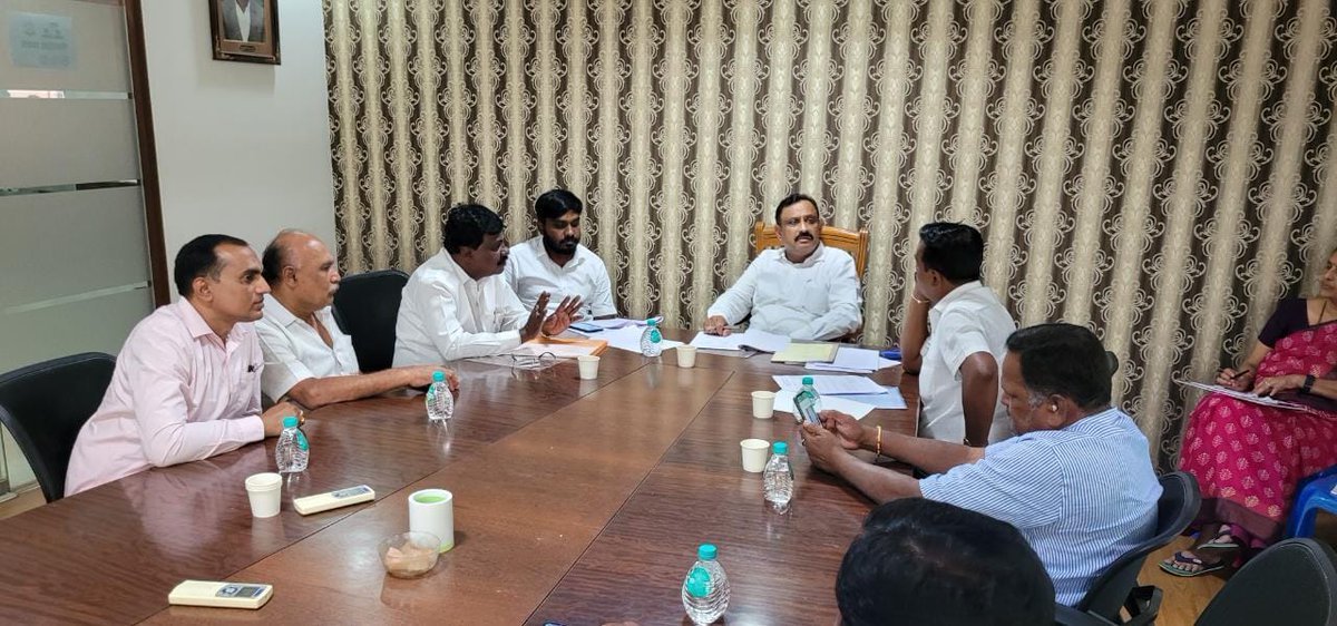 MRajkumarBNDCC's tweet photo. Bangalore North District Congress Committee President M Rajkumar held a meeting with the Block Presidents and Ward Presidents of *Mahalakshmi Layout Assembly Constituency* regarding the upcoming BBMP elections in his office. @rssurjewala @duttabhishek @DKShivakumar https://t.co/mtjp39aAPN