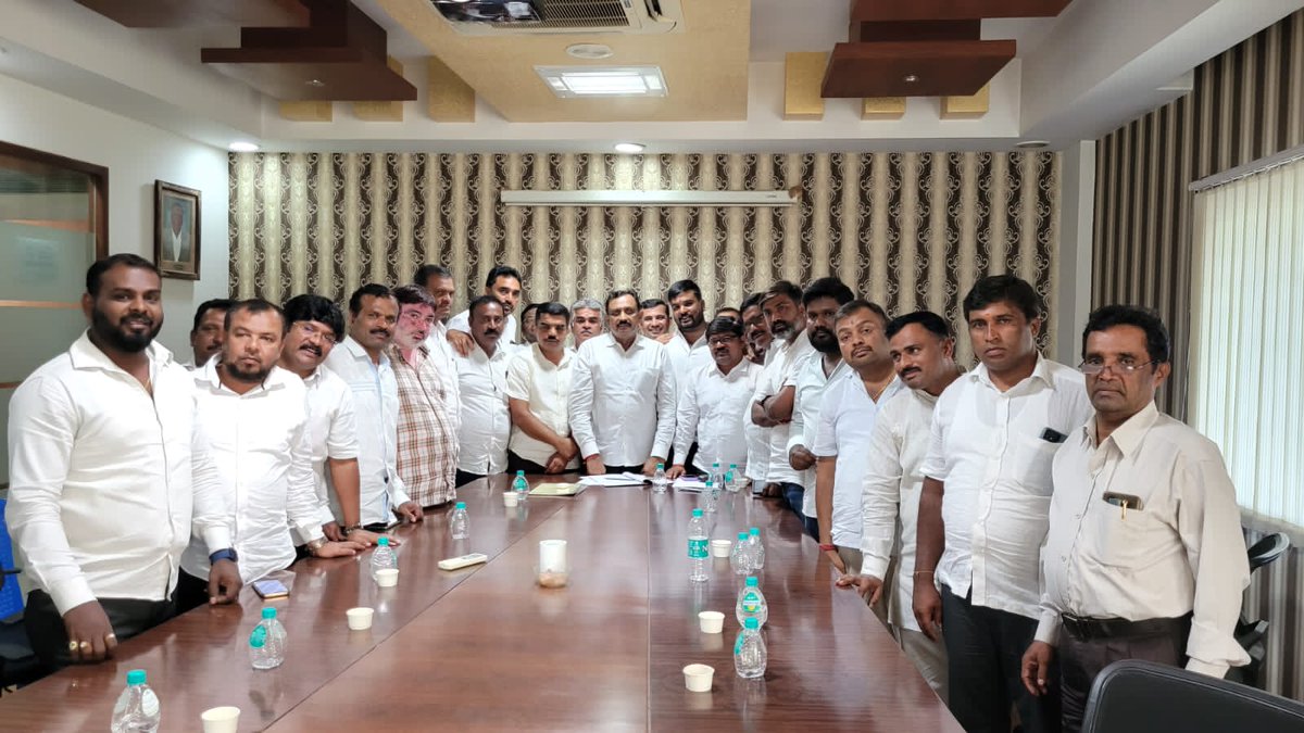 MRajkumarBNDCC's tweet photo. A meeting was held with Block Presidents and Ward Presidents of *Dasarahalli Assembly Constituency* by Bengaluru North District Congress Committee President M Rajkumar in his office regarding the upcoming BBMP elections. @duttabhishek @rssurjewala @DKShivakumar https://t.co/9ra55lx1ZF
