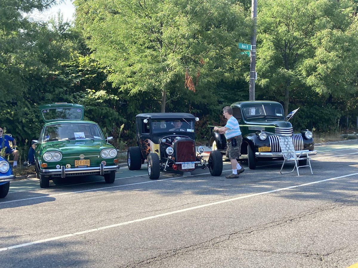NYPD63Pct's tweet photo. A beautiful day in #MarinePark #Brooklyn for the Fallen Heroes Car Show https://t.co/4e26PJH0KQ