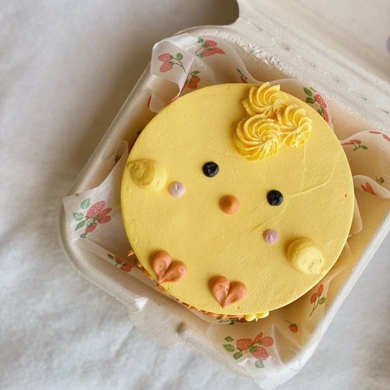 forsomnia's tweet photo. ~ you’ve got a delivery: cake + yellow tulips

to: @yaeunz 

from: anon
💌: "i never said this to you before, but i really love you. i know we play argue a lot, + https://t.co/tzNKwU6Vf3